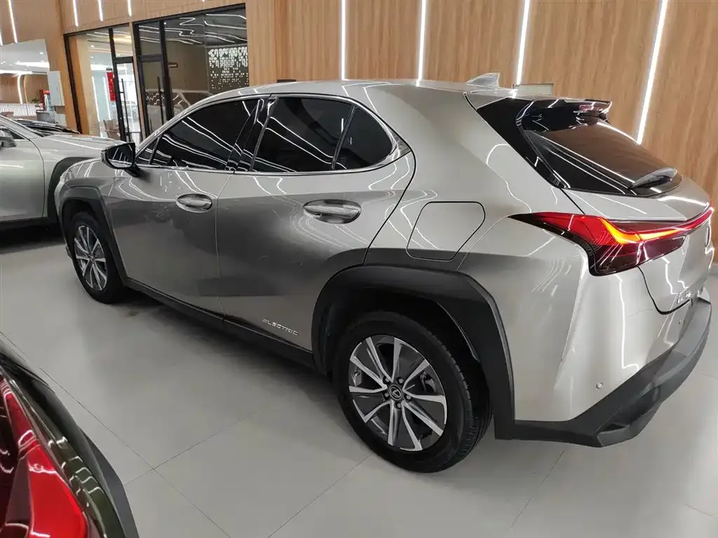 Lexus UX New Energy — фото 5