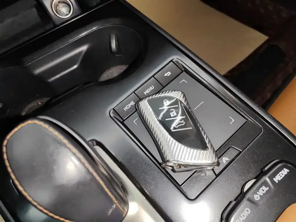 Lexus UX New Energy — фото 9