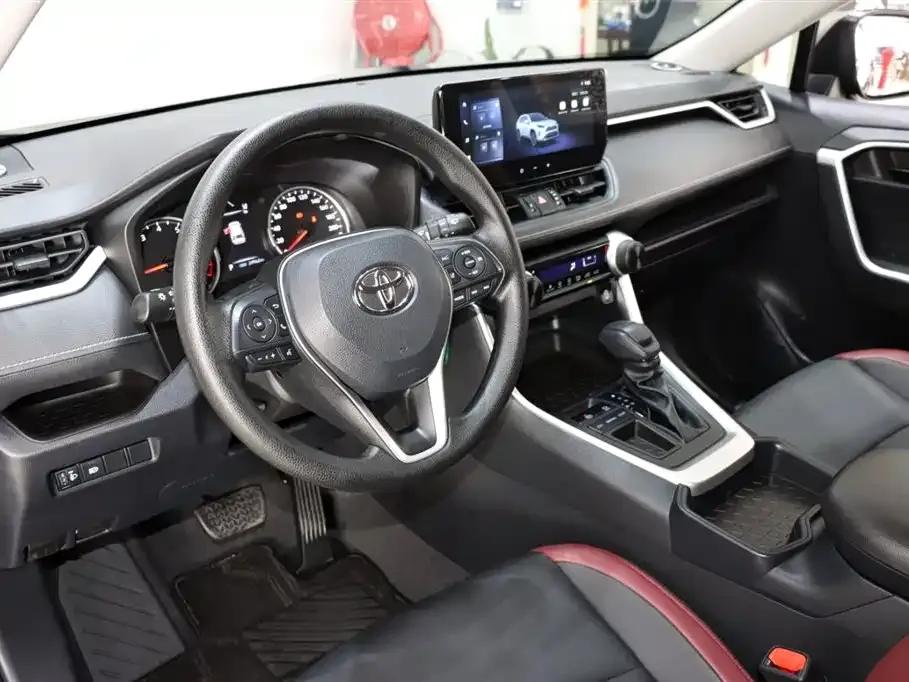 Toyota RAV4 — фото 10