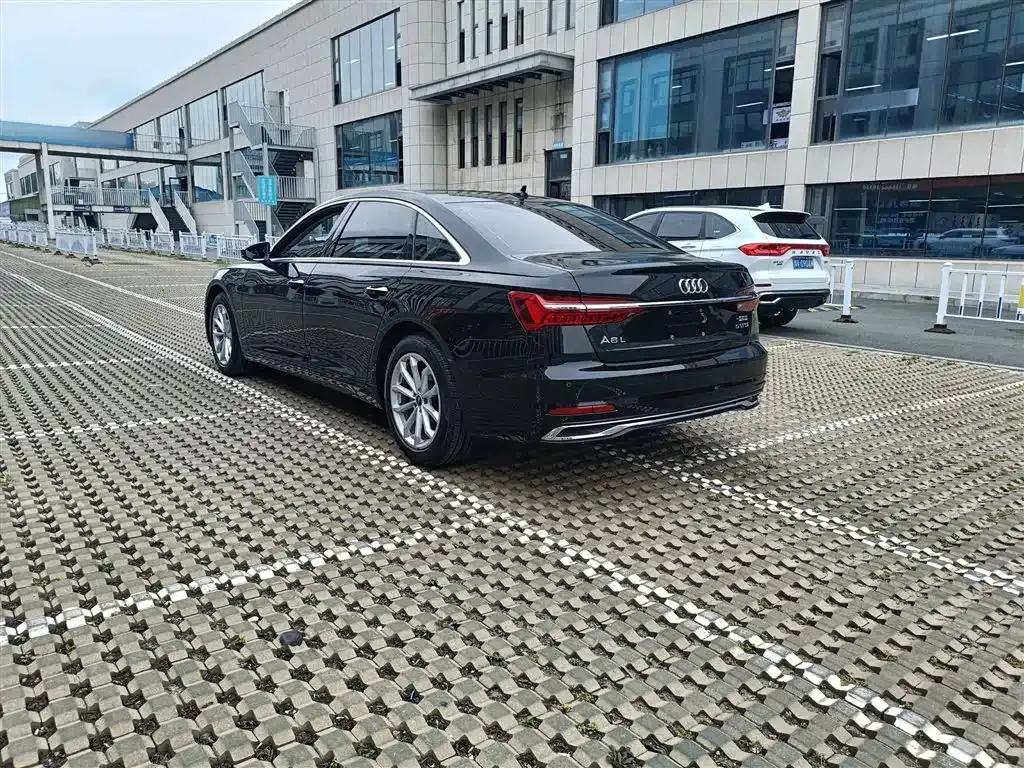 Audi A6L — фото 5