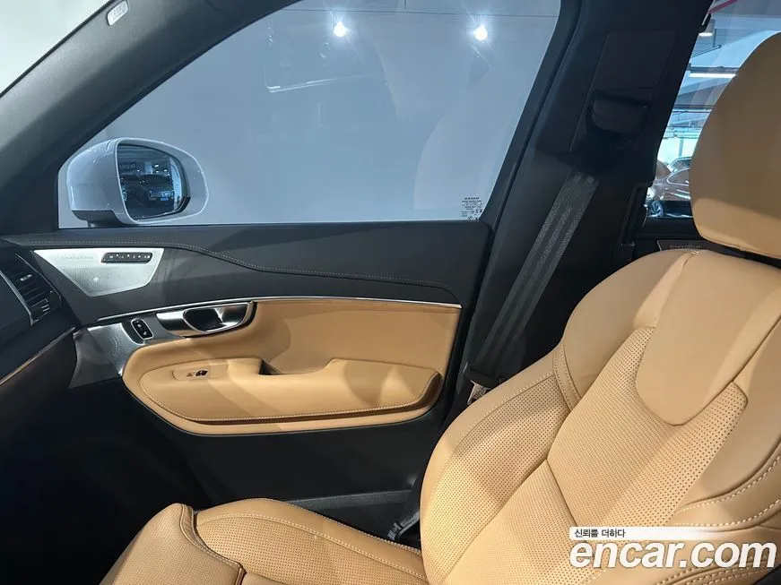 Volvo XC90 — фото 10