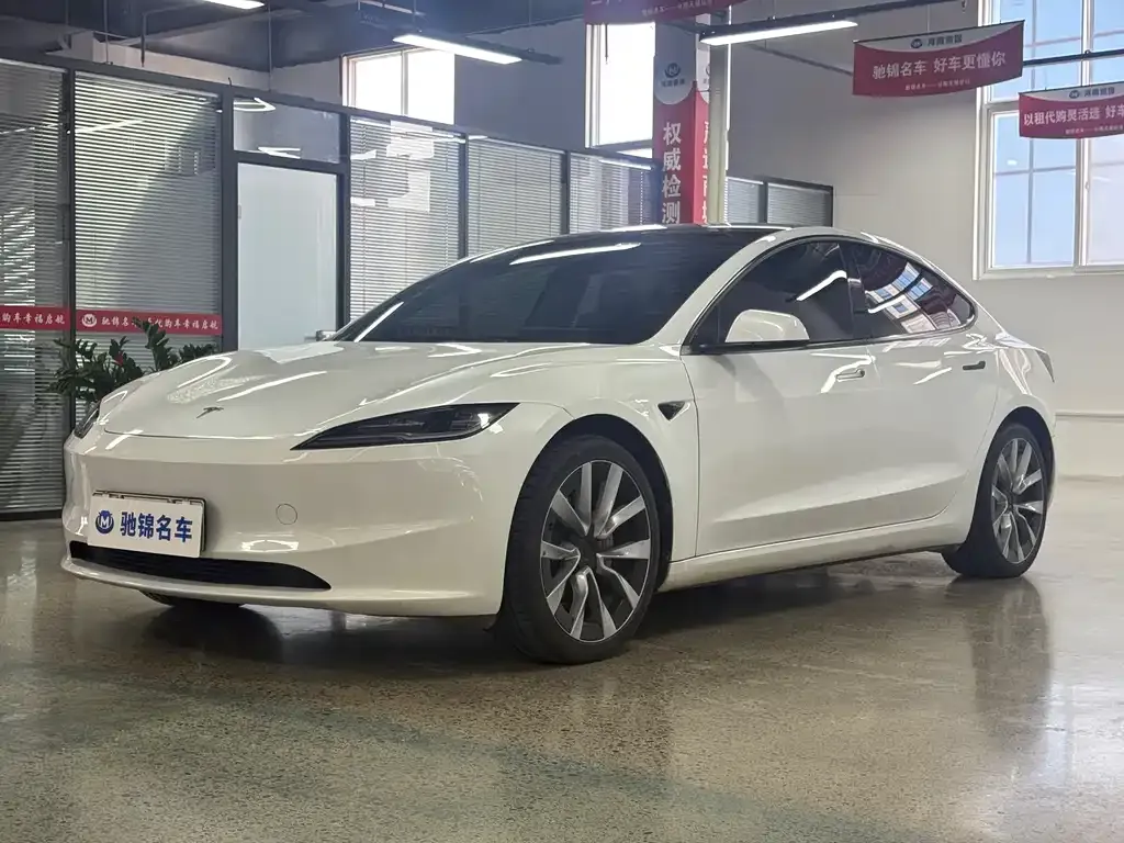 Tesla Model 3 — фото 1