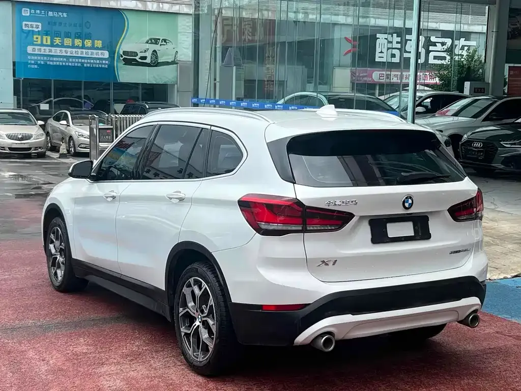 BMW X1 — фото 5