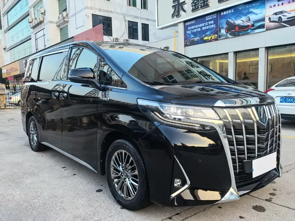 Toyota Alphard — фото 3