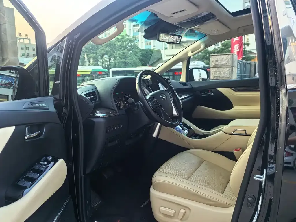 Toyota Alphard — фото 7