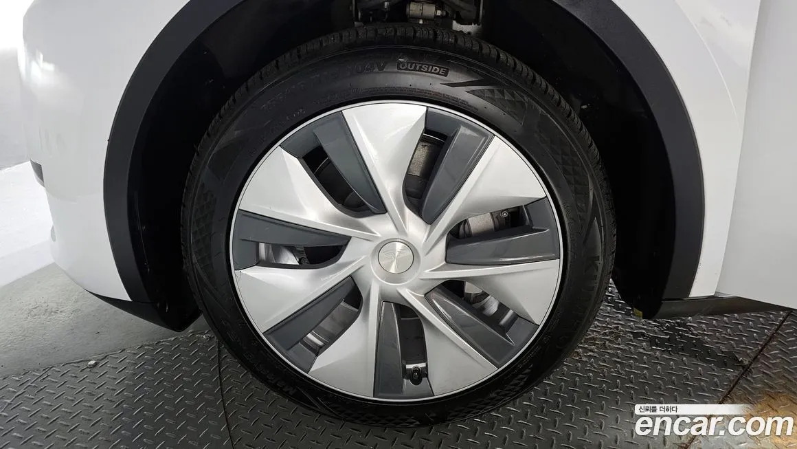 Tesla Model Y — фото 5