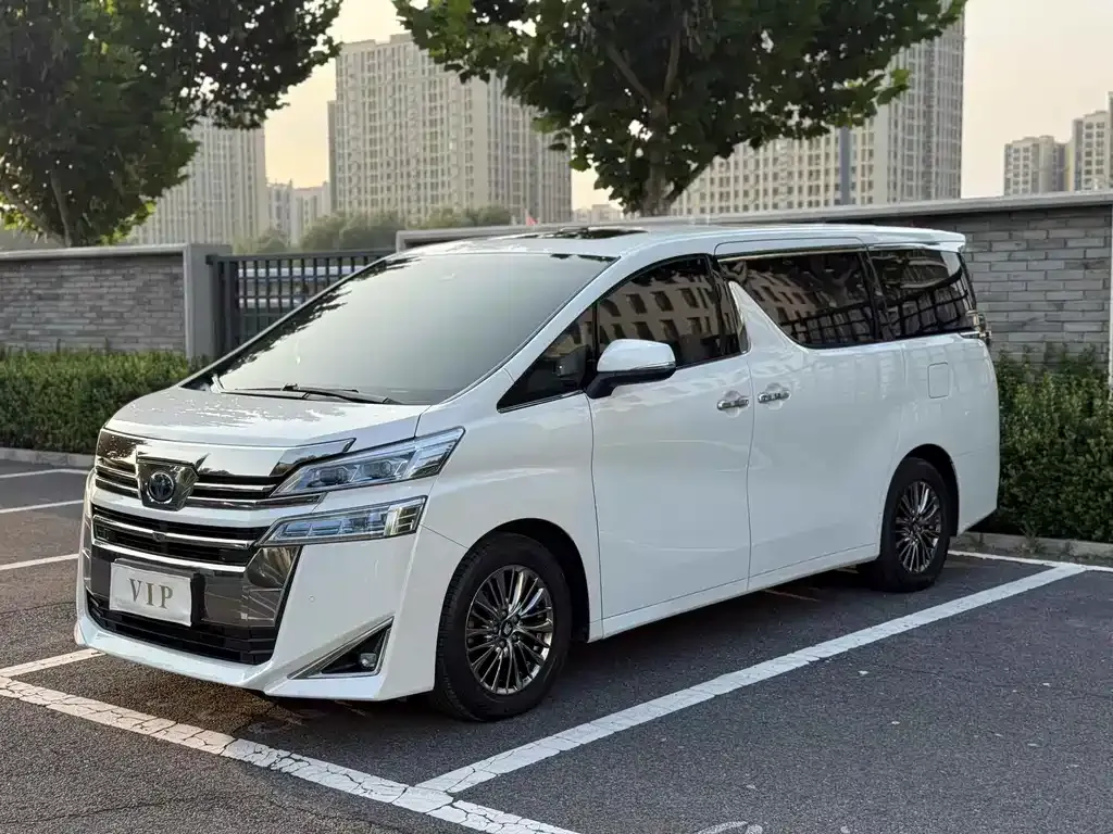 Toyota Vellfire — фото 1