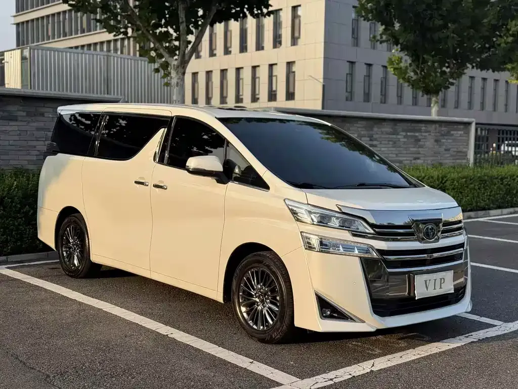 Toyota Vellfire — фото 3