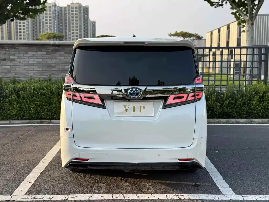 Toyota Vellfire — фото 4