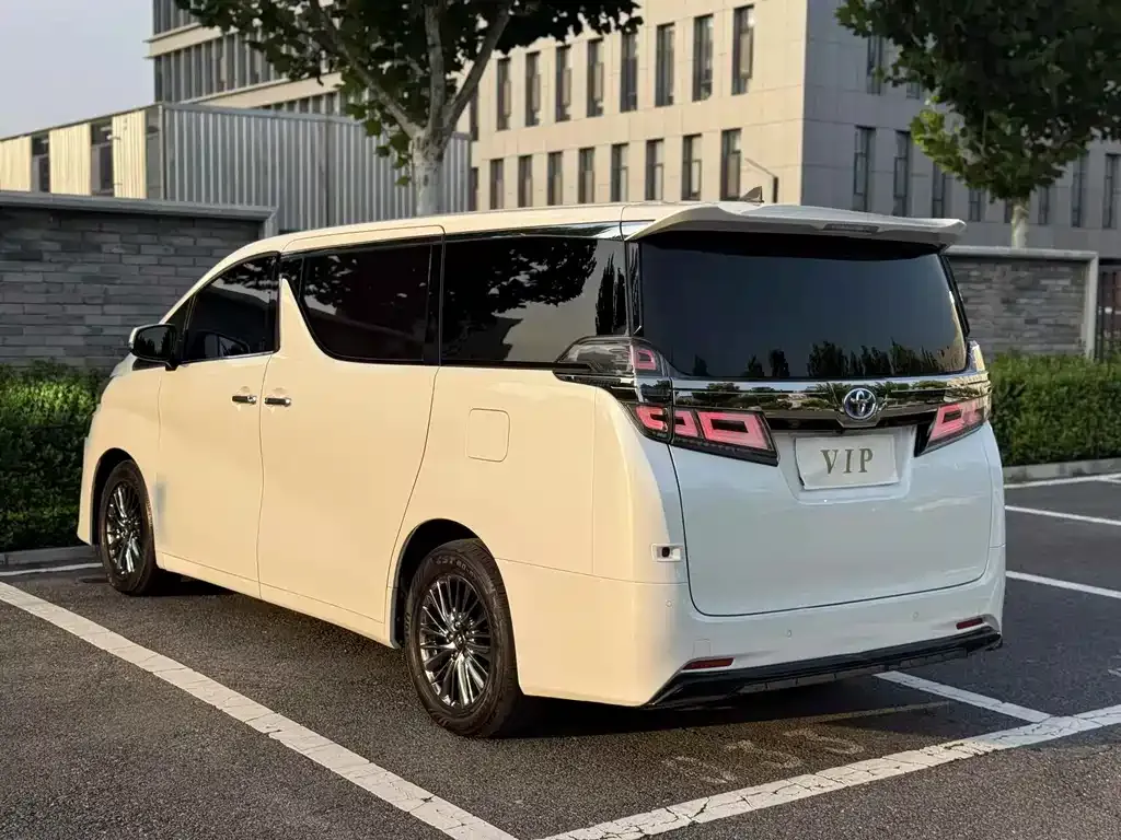 Toyota Vellfire — фото 5