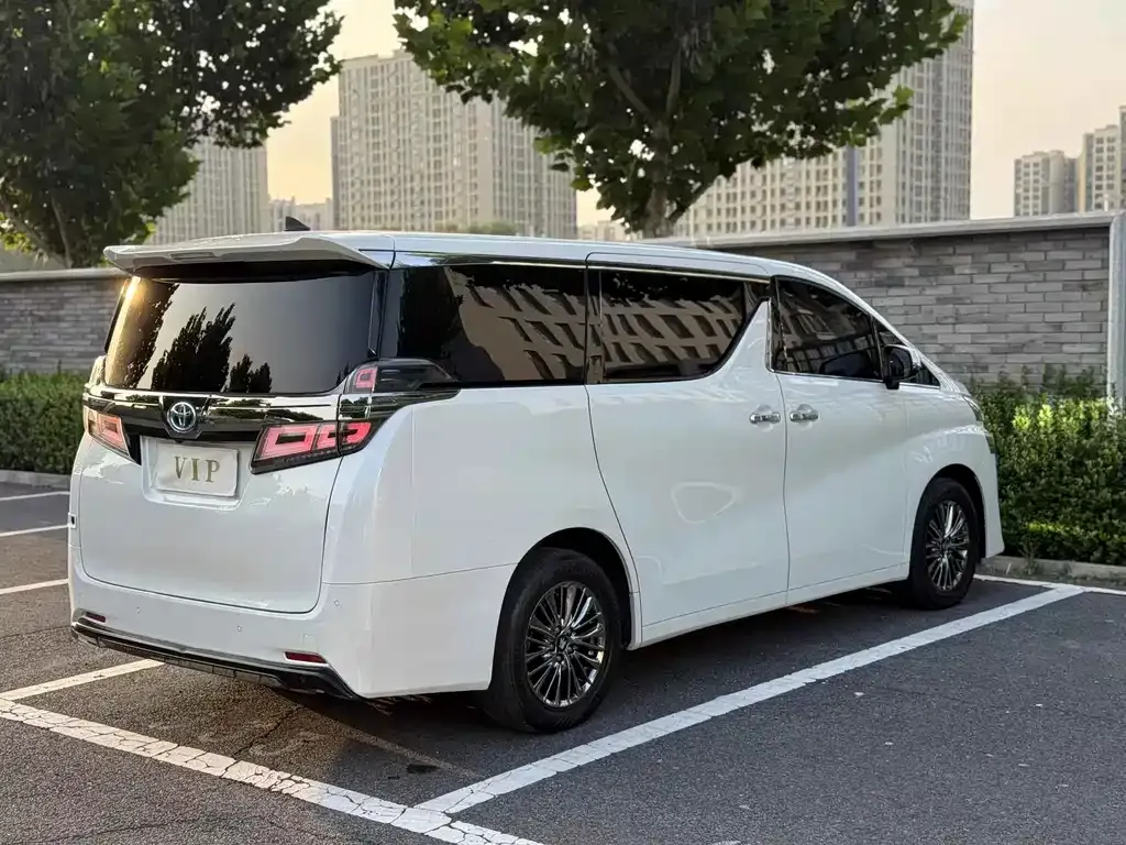 Toyota Vellfire — фото 6