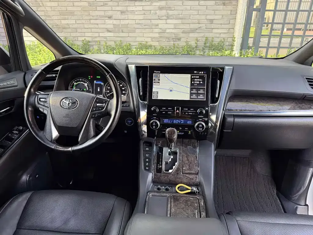 Toyota Vellfire — фото 8