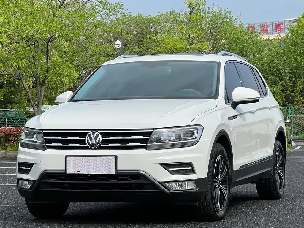 Volkswagen Tiguan L — фото 2
