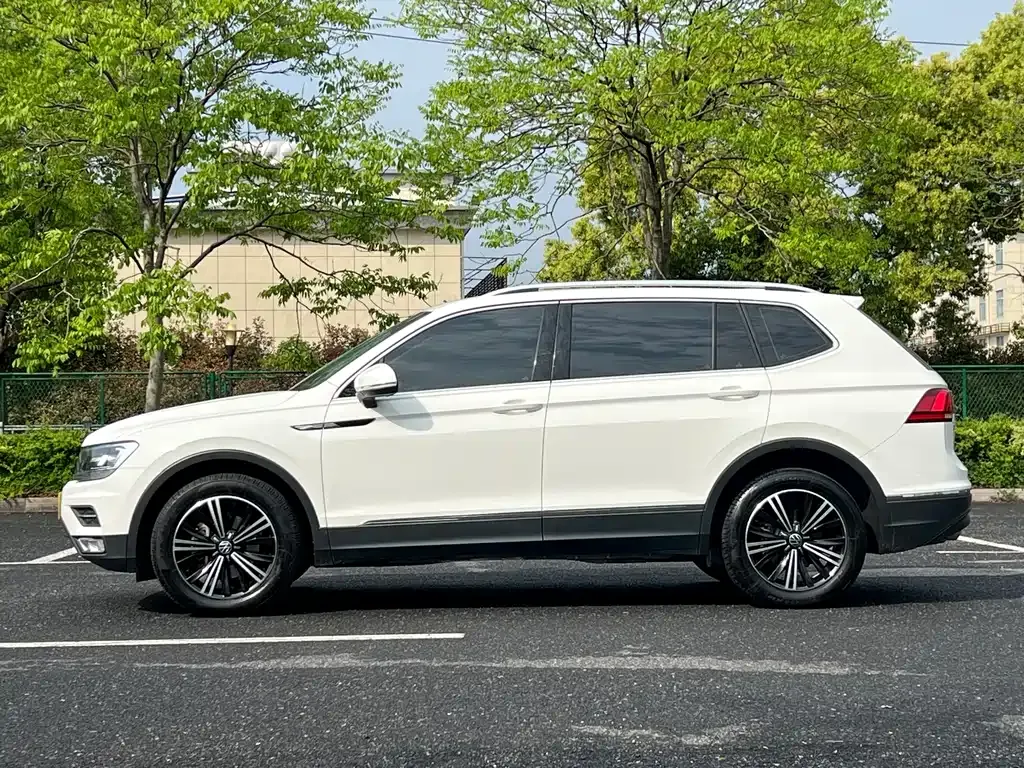 Volkswagen Tiguan L — фото 3