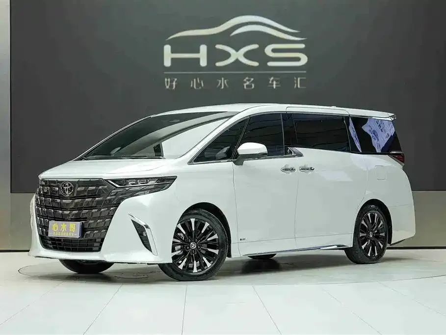 Toyota Alphard — фото 1