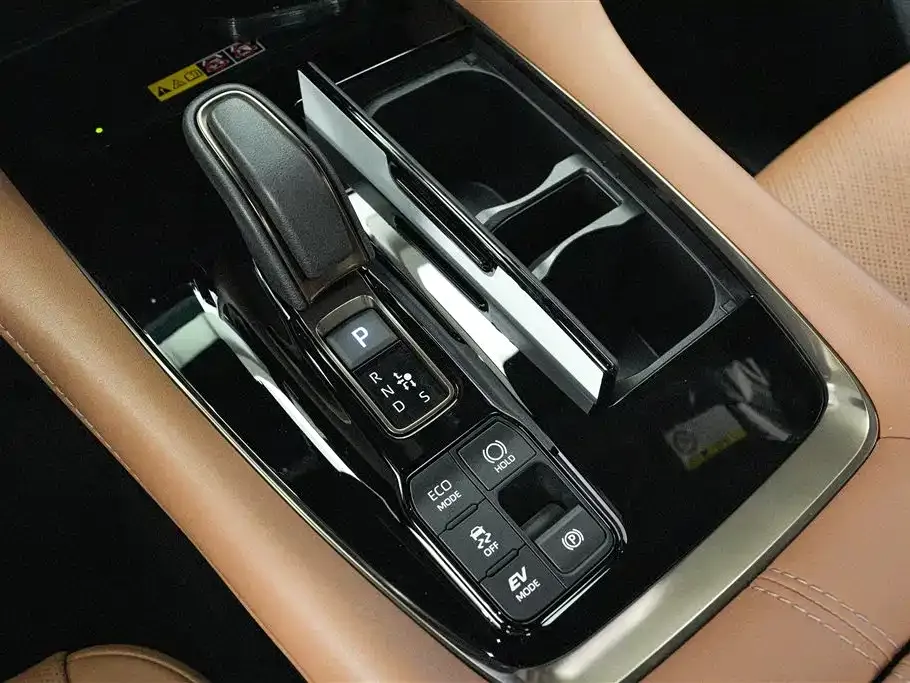 Toyota Alphard — фото 10