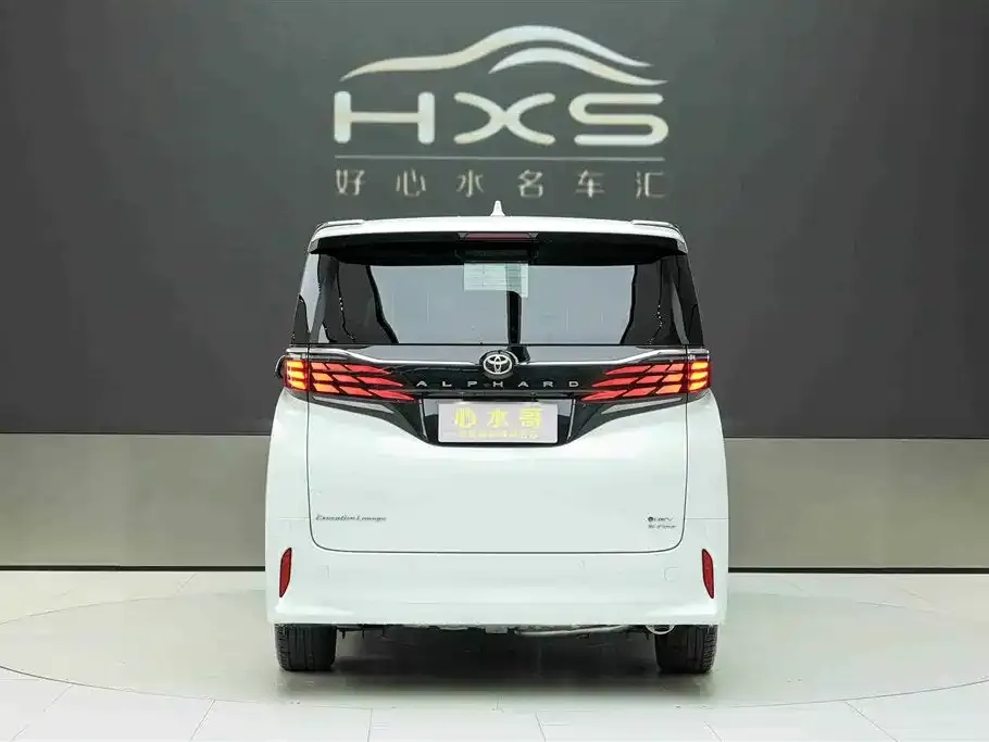 Toyota Alphard — фото 5