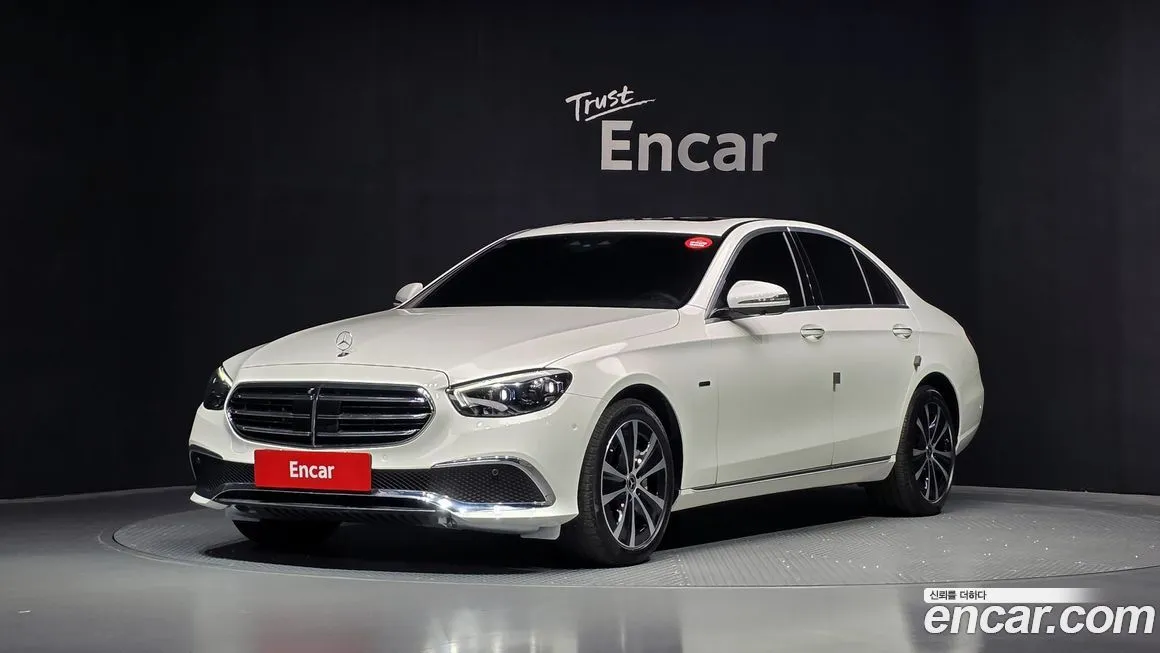 Mercedes-Benz E-Class — фото 1