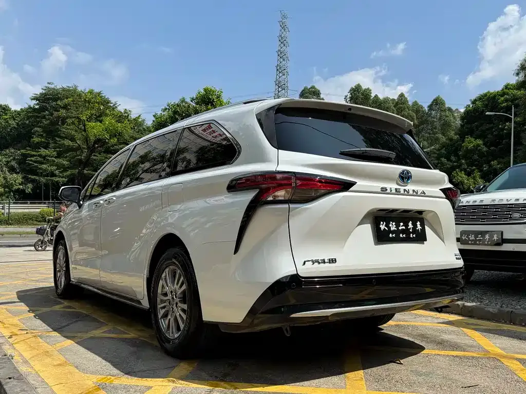 Toyota Sienna — фото 6