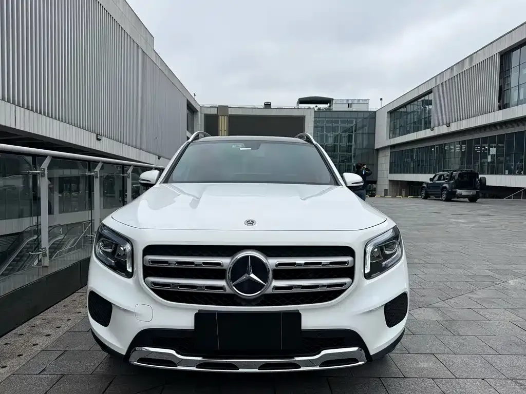 Mercedes-Benz GLB — фото 1