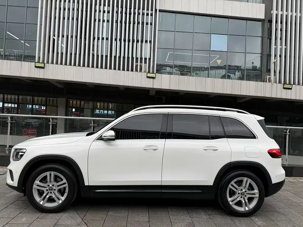 Mercedes-Benz GLB — фото 2