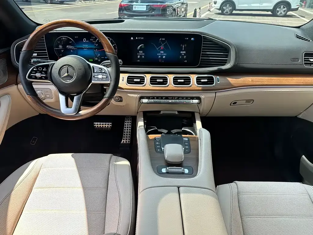 Mercedes-Benz GLS — фото 10
