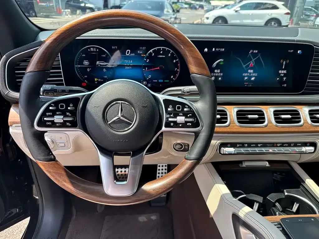 Mercedes-Benz GLS — фото 7