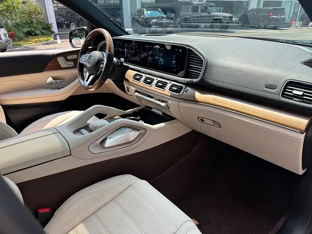 Mercedes-Benz GLS — фото 8