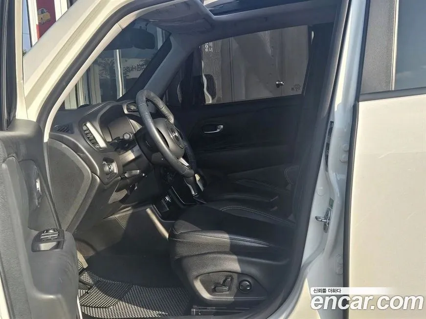Jeep Renegade — фото 10