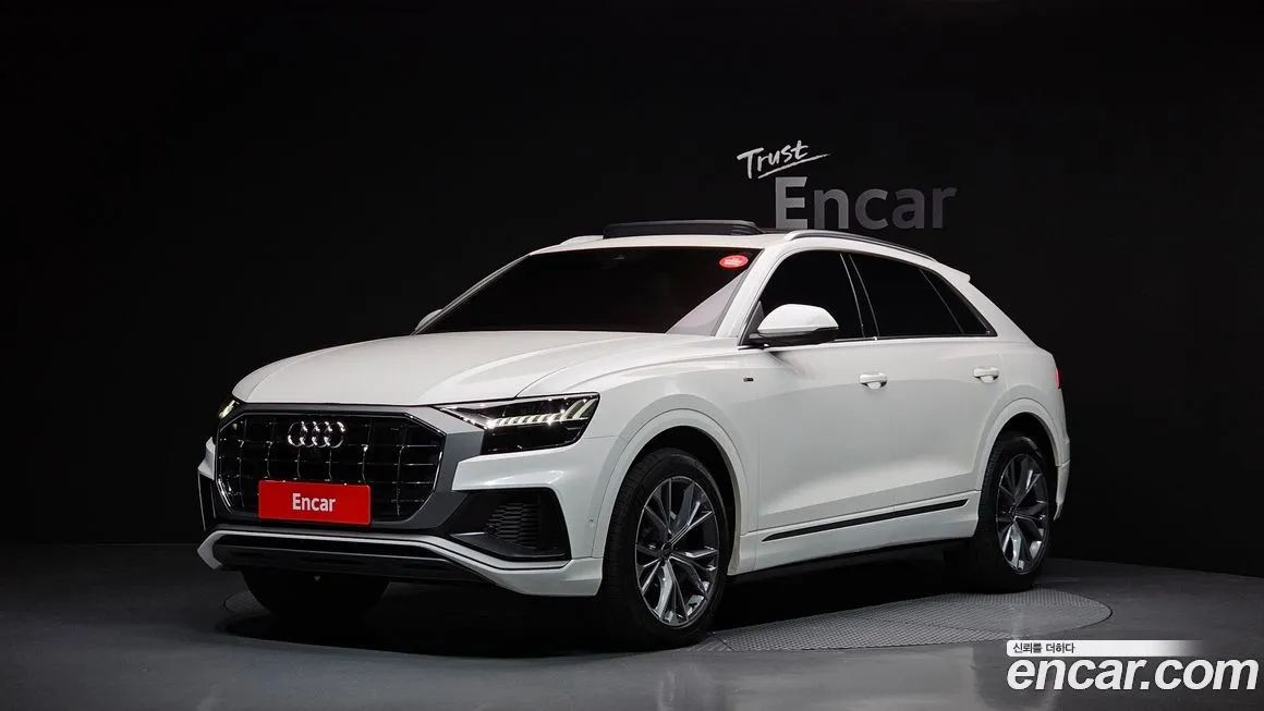Audi Q8 — фото 1