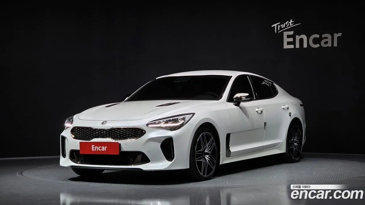 Kia Stinger — фото 1