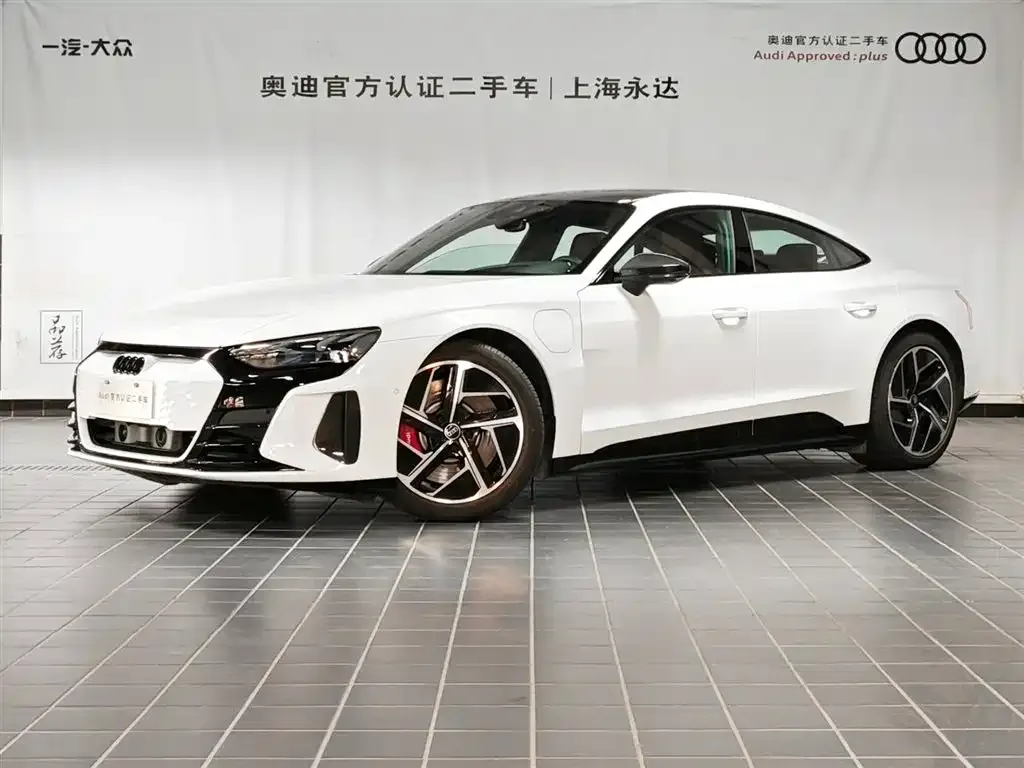Audi RS e-tron GT — фото 1