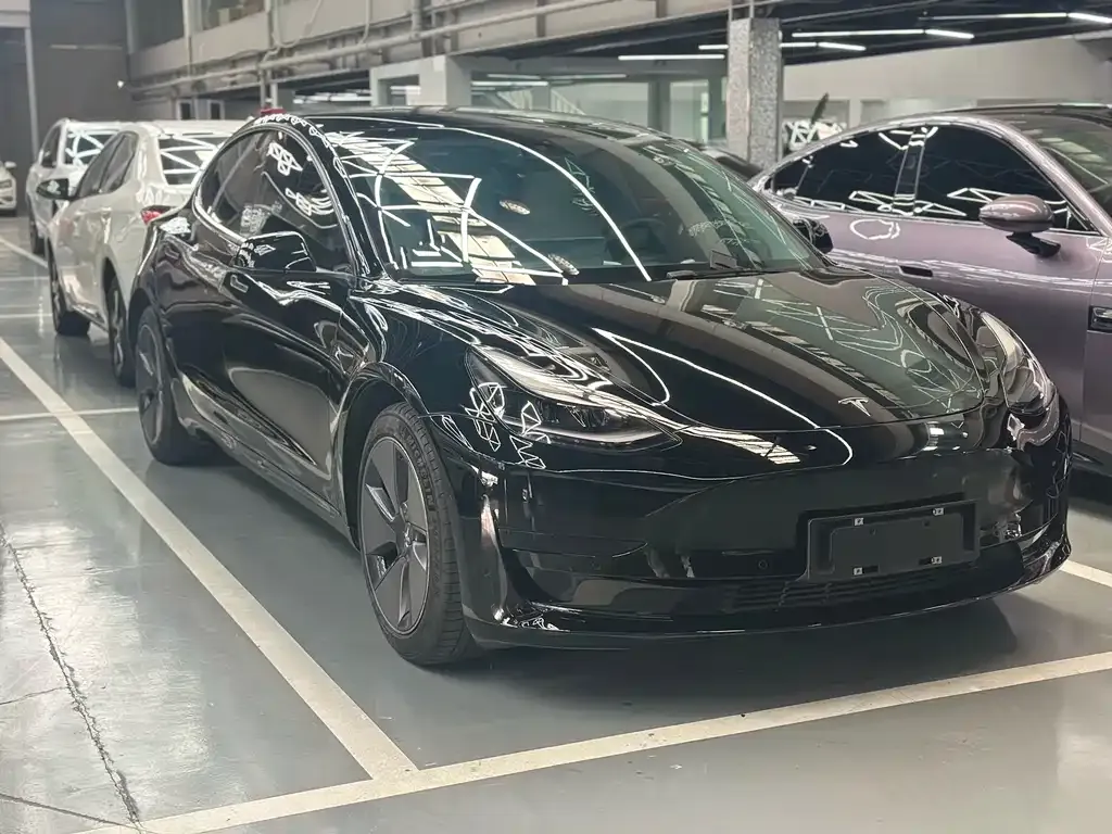 Tesla Model 3 — фото 1