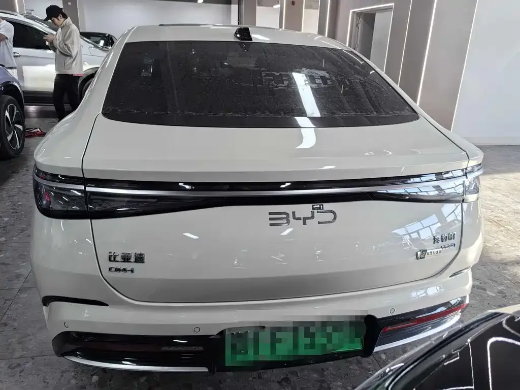 BYD Seal 07 DM-i — фото 9