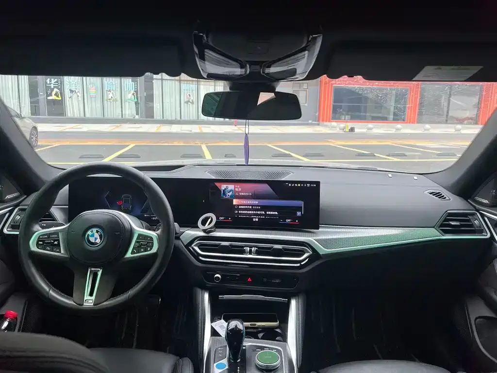 BMW i4 — фото 8