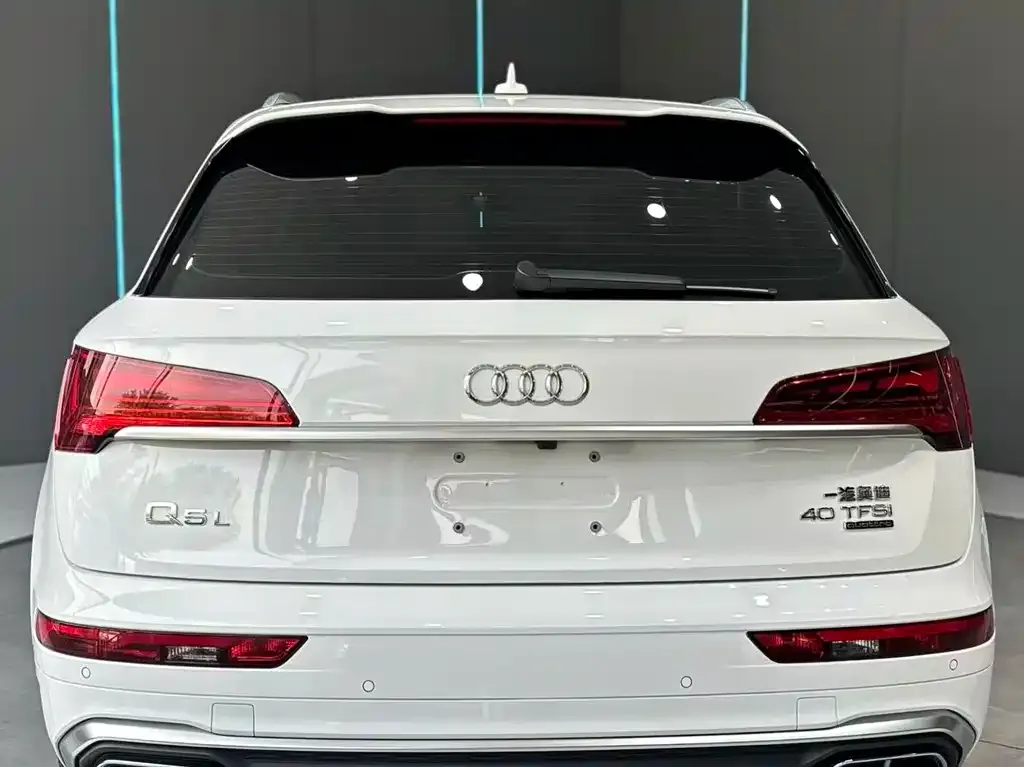 Audi Q5L — фото 4