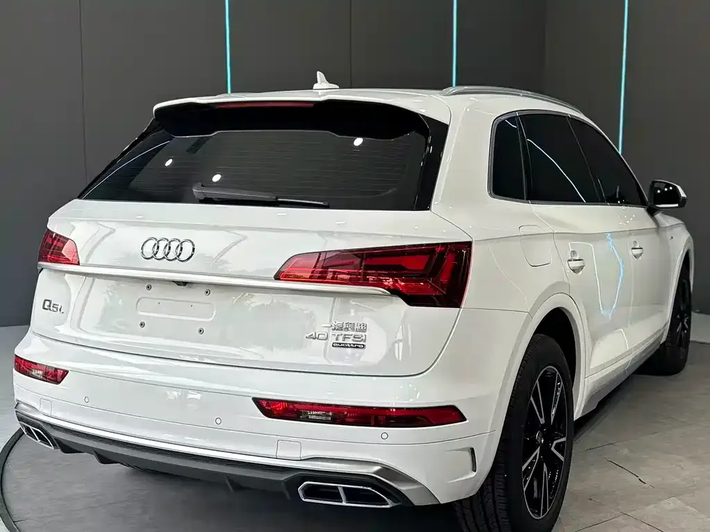 Audi Q5L — фото 5