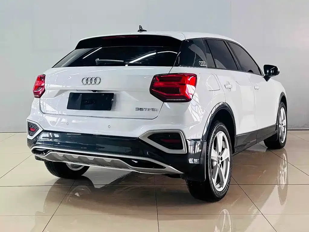 Audi Q2L — фото 4