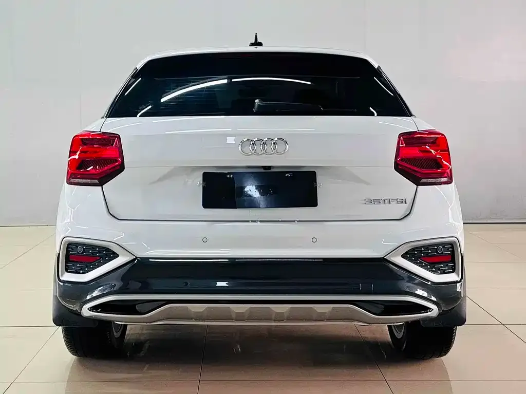 Audi Q2L — фото 5