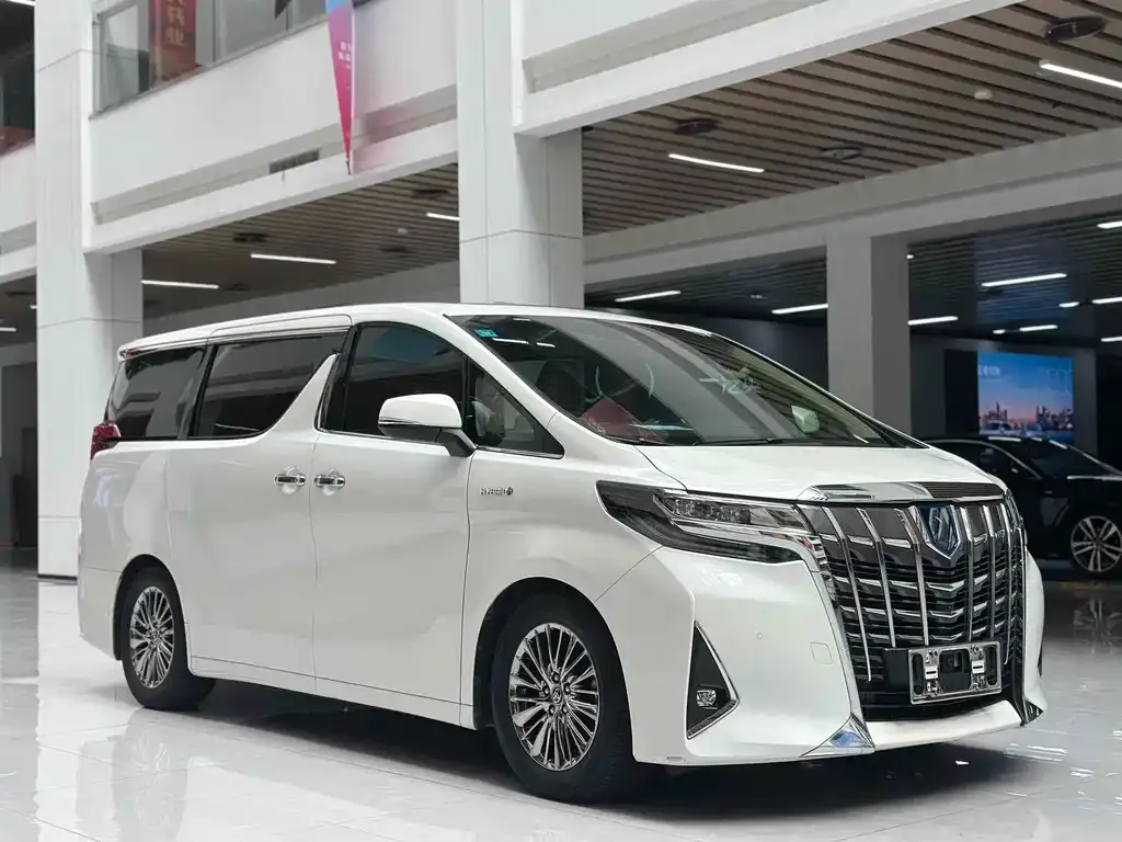 Toyota Alphard — фото 2