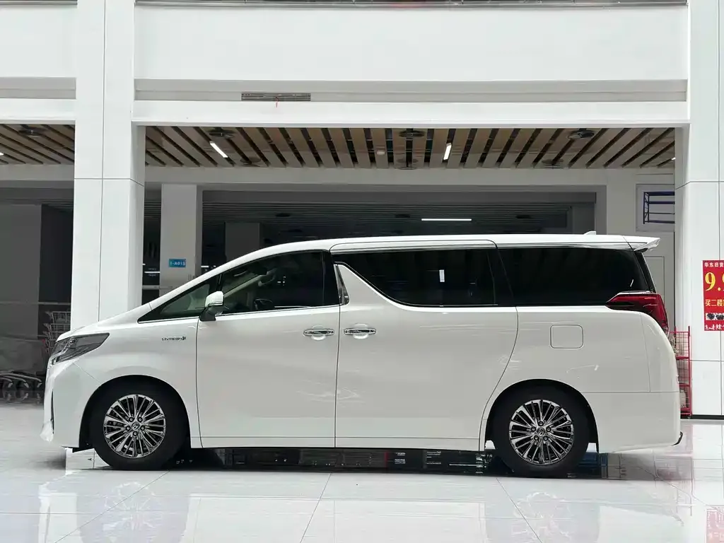 Toyota Alphard — фото 5