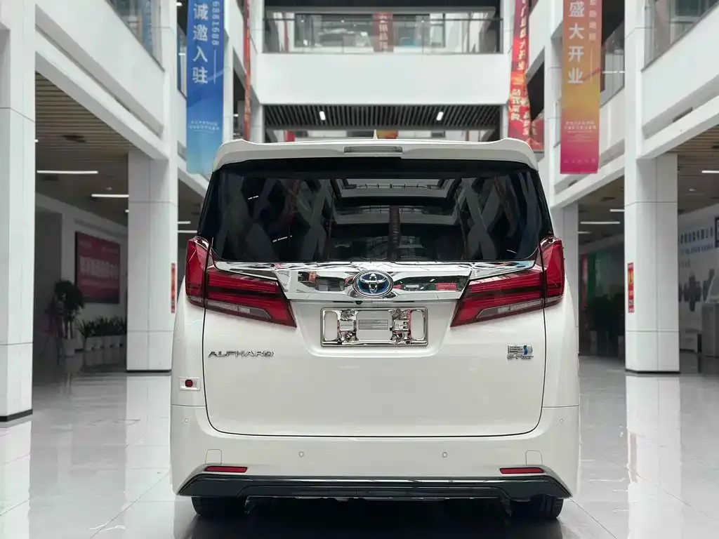 Toyota Alphard — фото 6