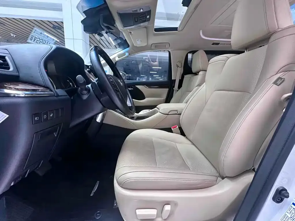 Toyota Alphard — фото 9