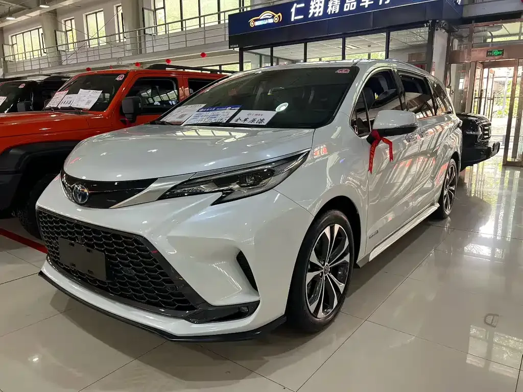 Toyota Granvia — фото 3