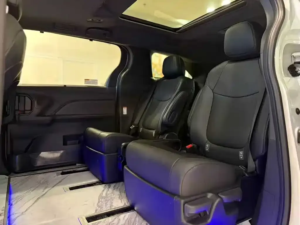 Toyota Granvia — фото 6