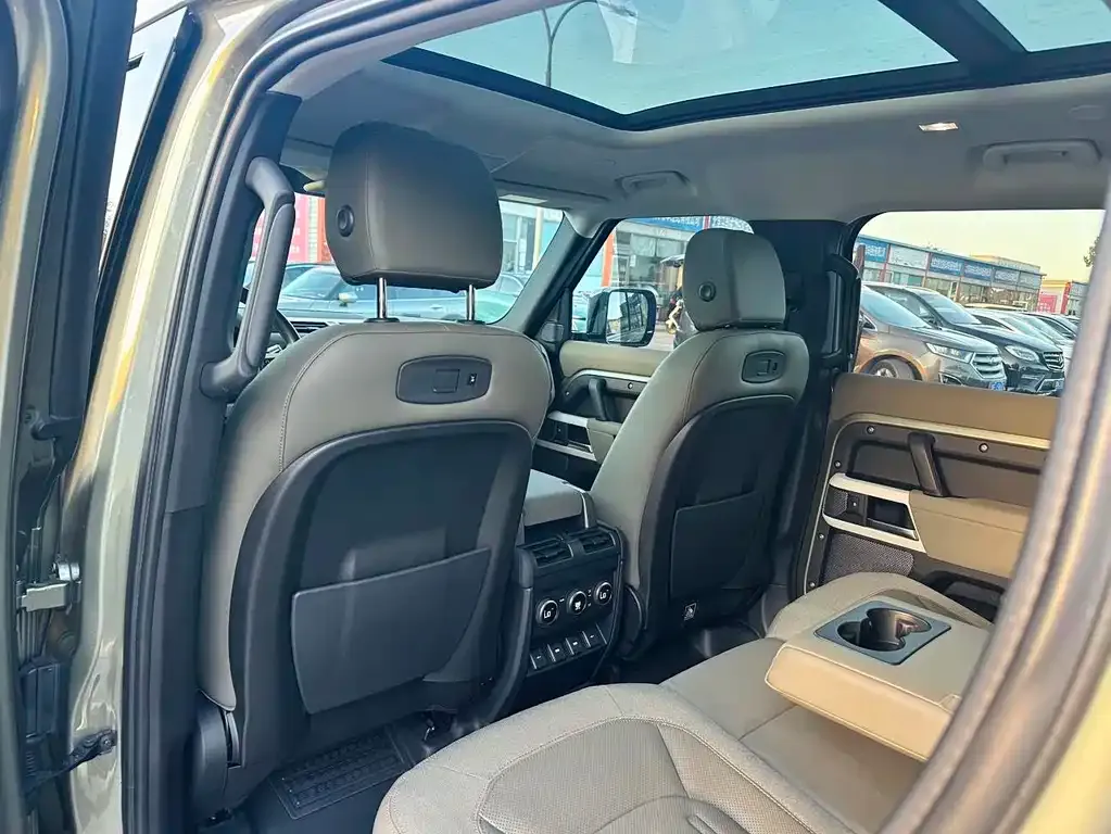 Land Rover Defender — фото 10