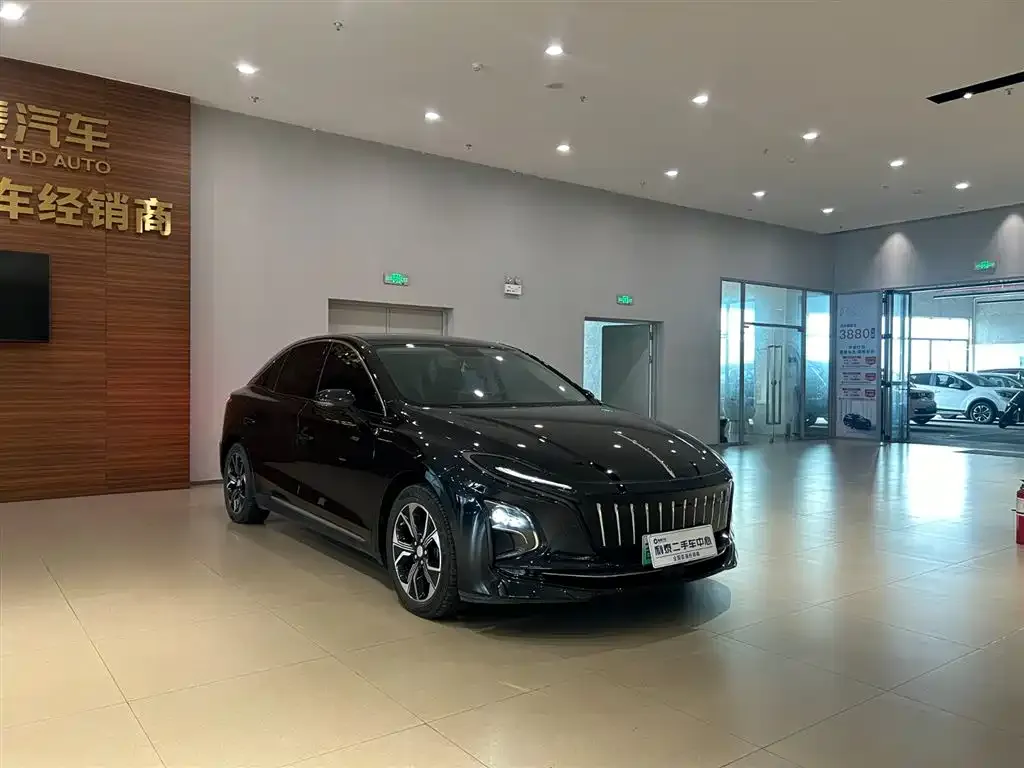 Hongqi E-QM5 — фото 3
