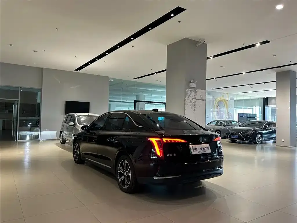 Hongqi E-QM5 — фото 7