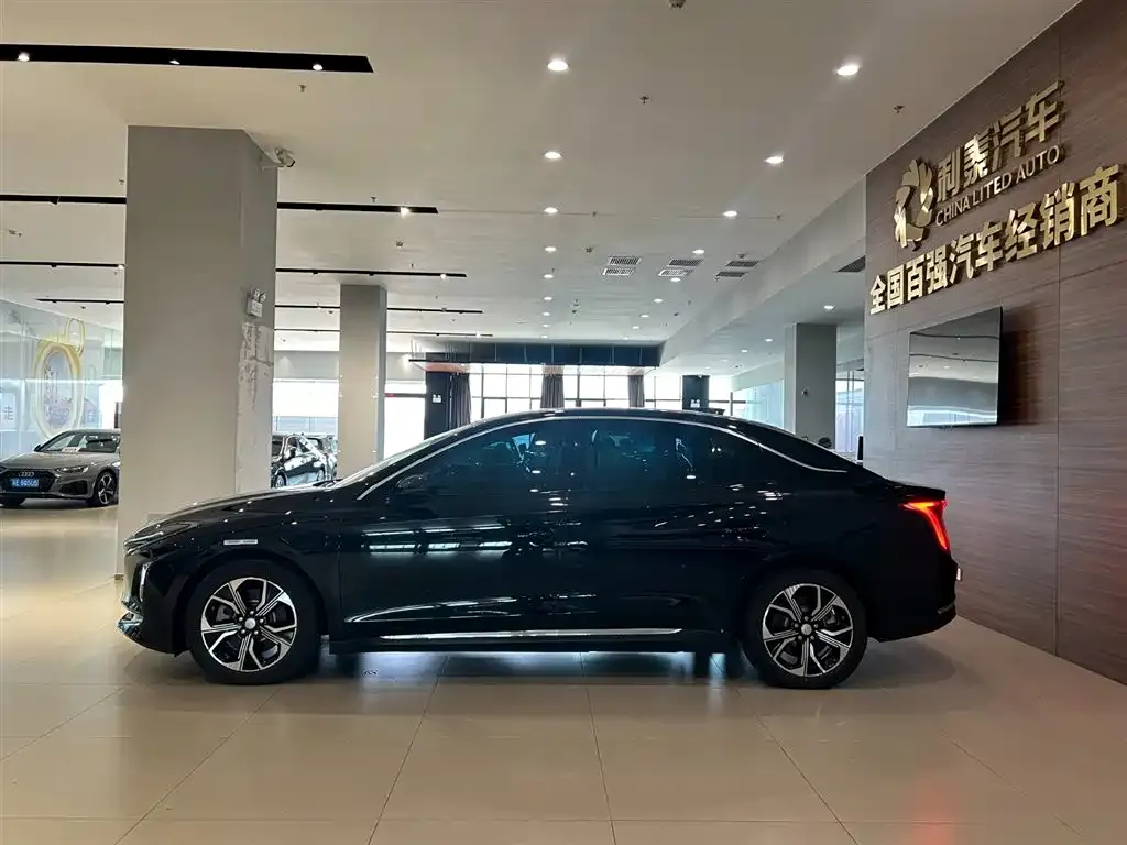Hongqi E-QM5 — фото 8