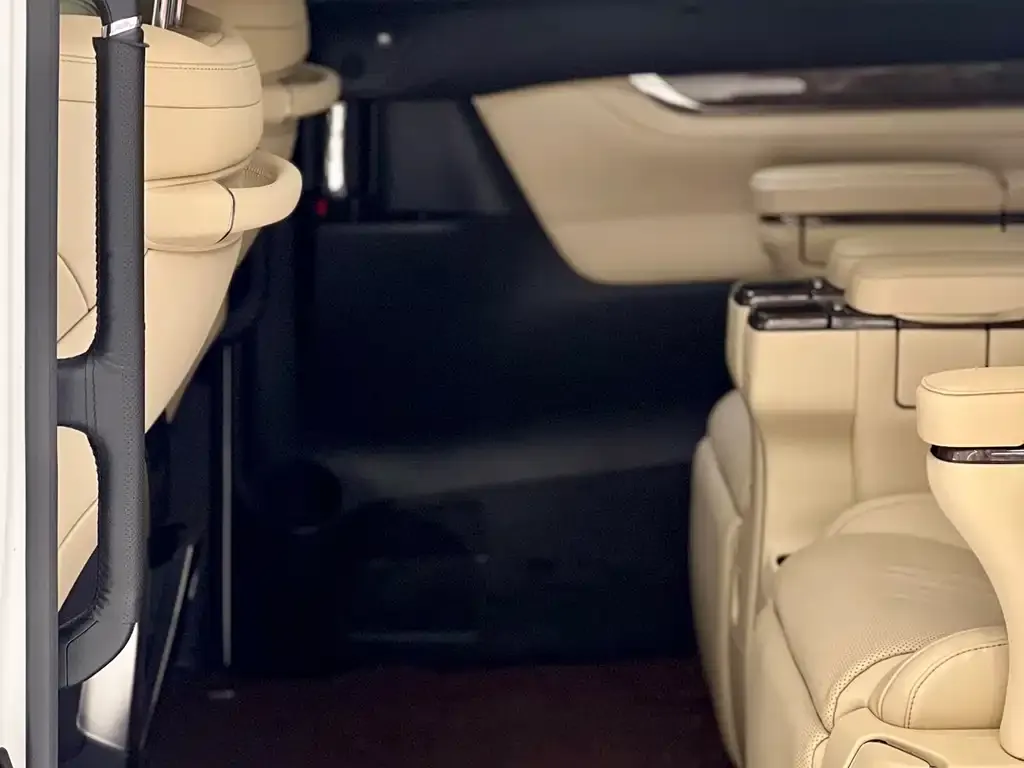 Toyota Alphard — фото 4